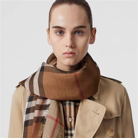 burberry schirmmütze sponk|Burberry silk scarf.